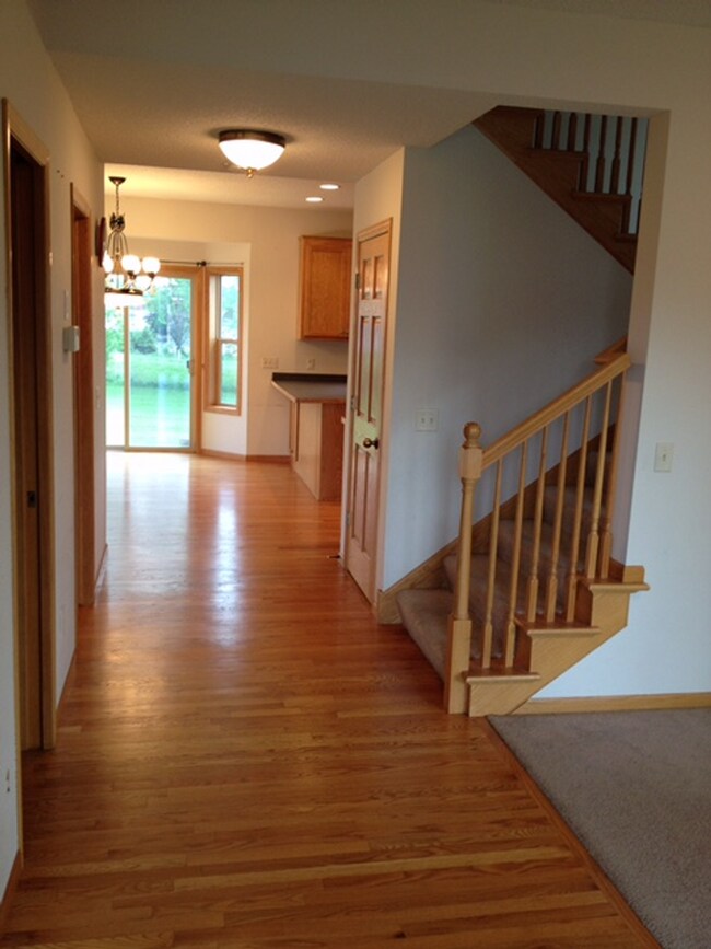 Building Photo - Spacious 2-Story in Woodbury*4 Bed/3 Bath*...