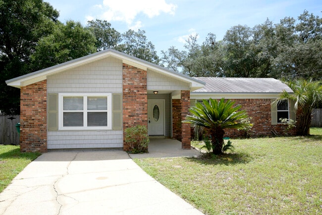 Building Photo - 436 Larkspur Ct