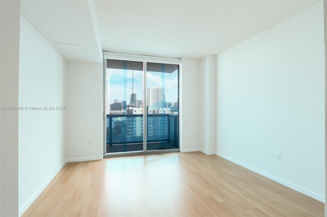 Foto del edificio - 333 NE 24th St