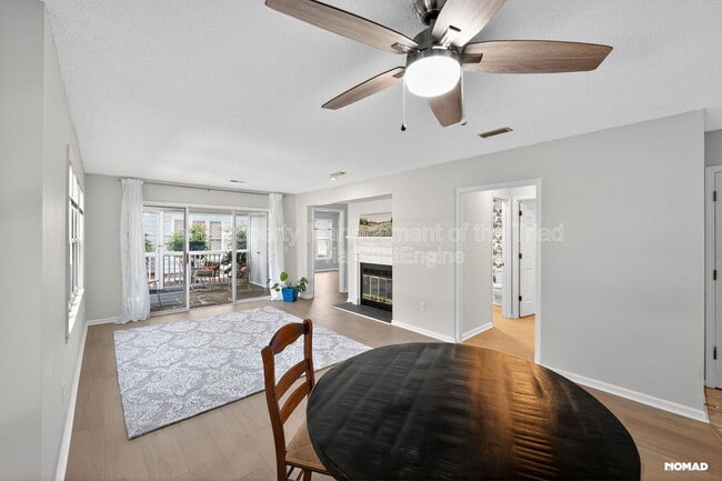 Foto del edificio - 201 Oakwood Ct