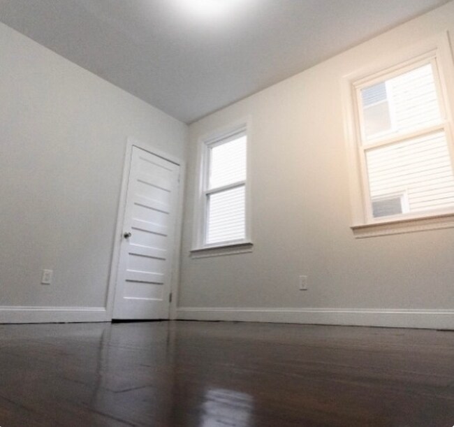 Building Photo - 105 Richelieu Ter