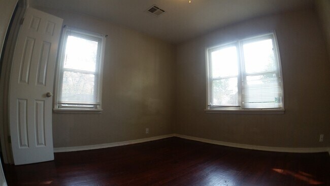 Building Photo - 2424 McCracken Dr