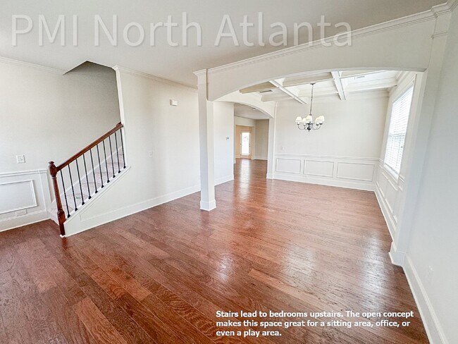 Building Photo - Large 5-Bedroom Home