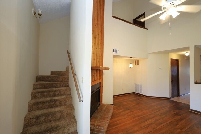 Foto del edificio - 2720 Tyndall Dr