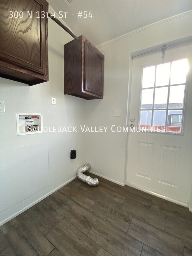 Building Photo - 300 N 13th St