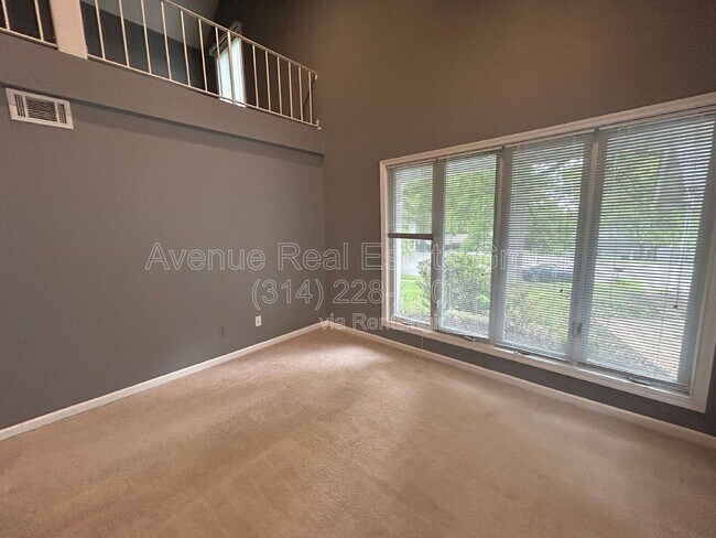 Foto del edificio - 411 Down Hill Dr