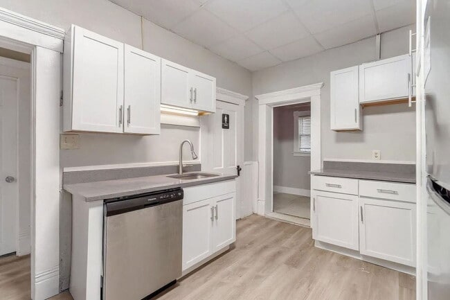 Building Photo - 196 W 8th Ave