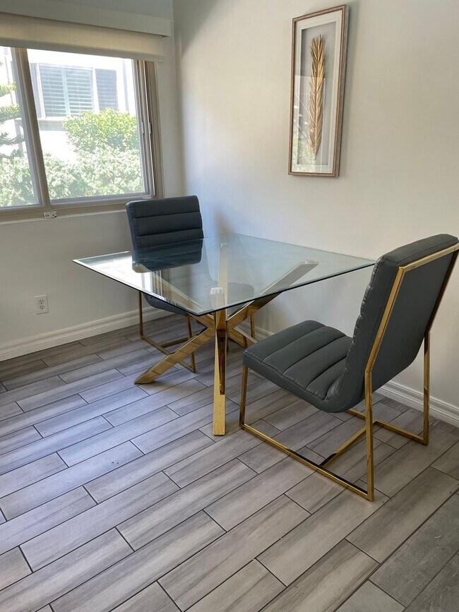 Foto del edificio - 8650 Belford Ave