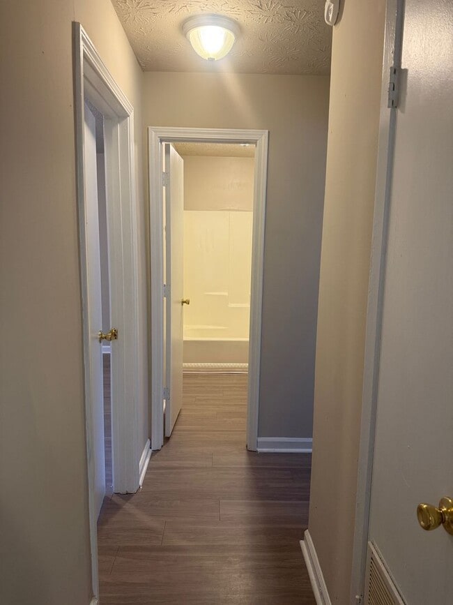 Building Photo - 255/257 Rustwood Dr