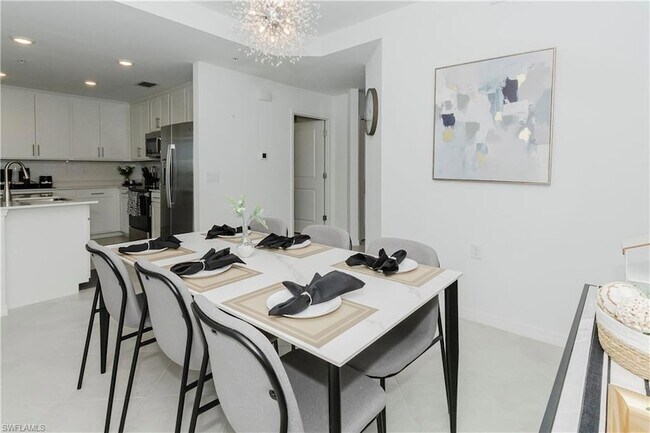 Foto del edificio - 15285 Green Acre Avenue Unit 418