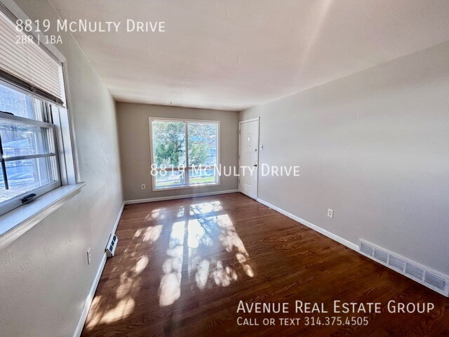 Foto del edificio - 8819 McNulty Dr