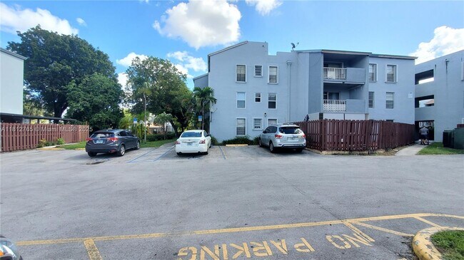 Foto del edificio - 6095 W 18th Ave
