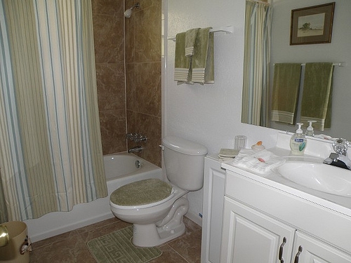 Bathroom - Glenwood Apartments