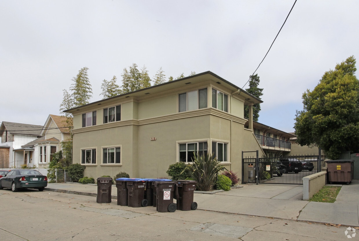 Primary Photo - 318 Spruce St