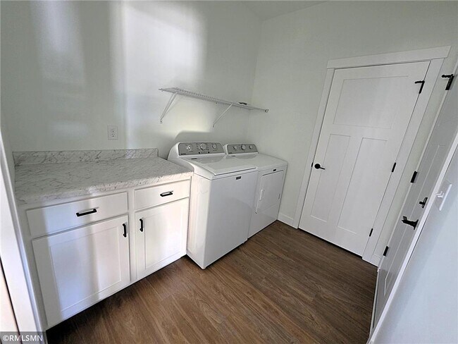 Foto del edificio - 1225-1227 Wisteria Ln