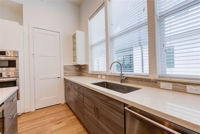 Photo - 2622 Rusk St (Houston, TX) Townhome