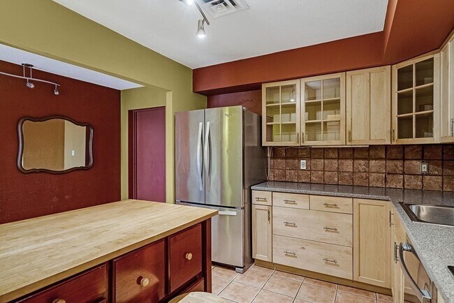 Building Photo - 405 Langley Rd