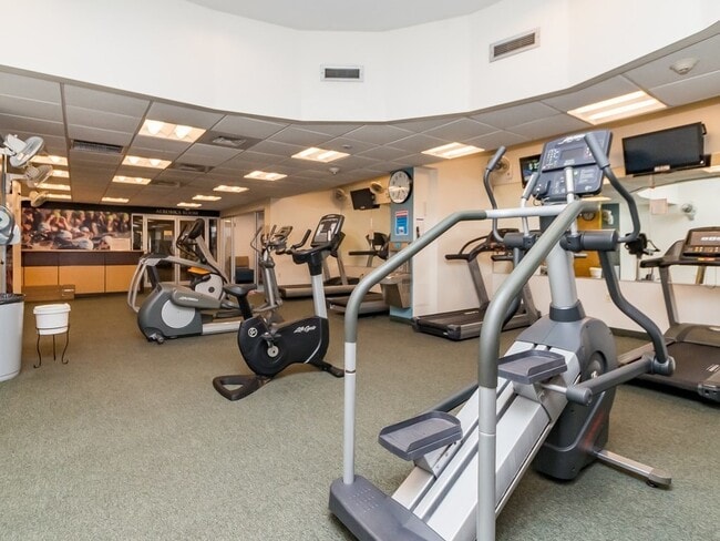 Building Photo - 99 Pond Ave