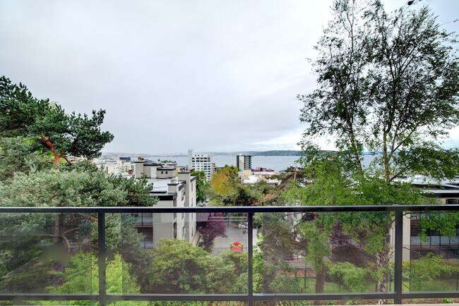 Building Photo - 2bd/2.25ba Seattle Townhome
