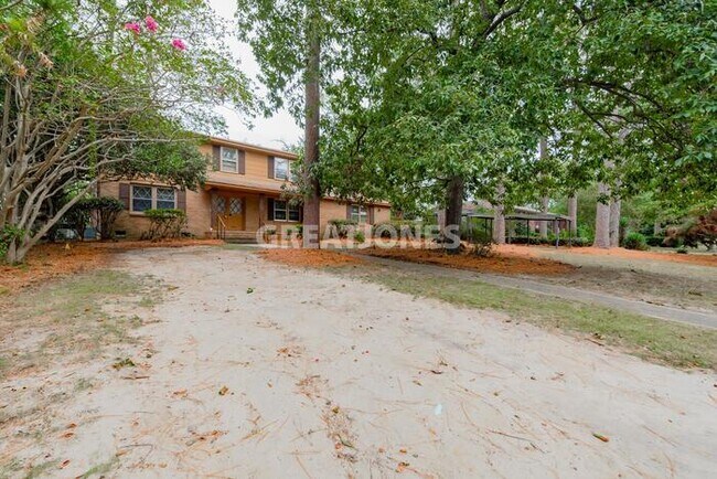 Building Photo - 2208 Greenoaks Rd