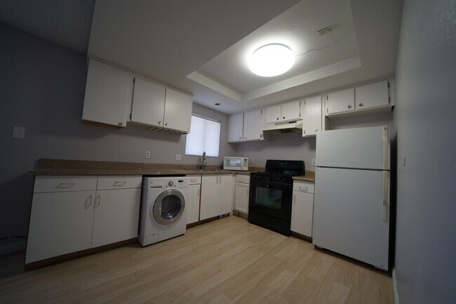 Building Photo - 5282 S Maryland Pkwy