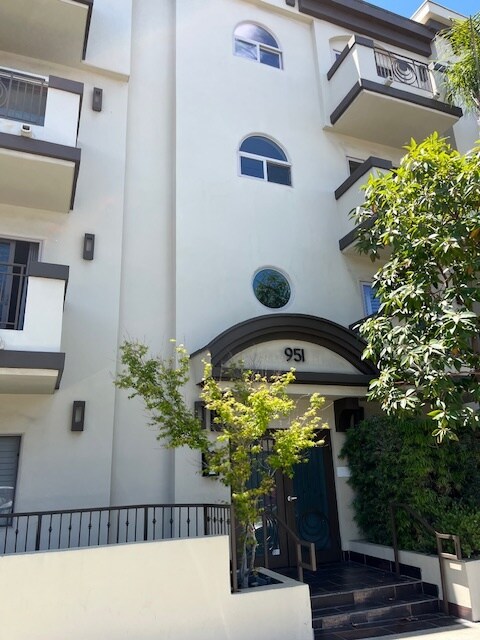 Building Photo - 951 Granville Ave