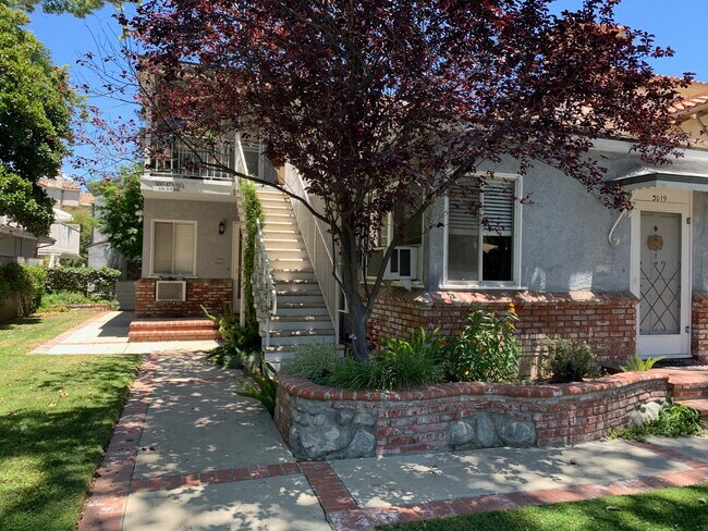 FRONT VIEW OF BUILDING - 3017 W Riverside Dr