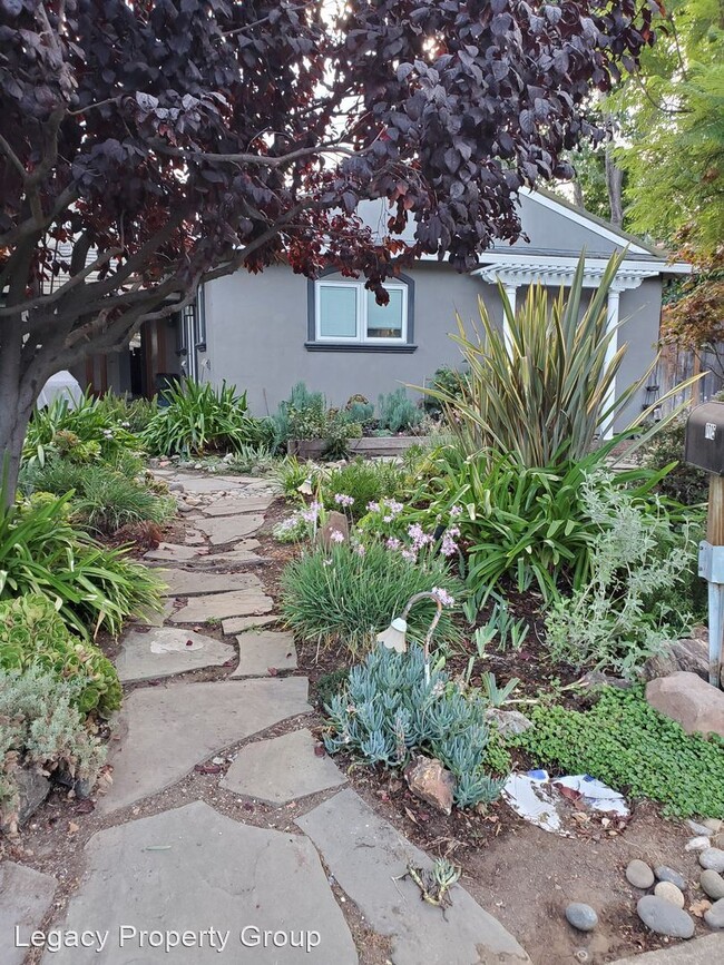 Building Photo - 4 br, 3 bath House - 1715 Juarez Avenue
