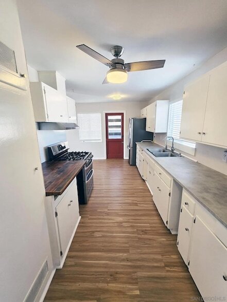 Foto del edificio - 2402 Meadow Lark Dr