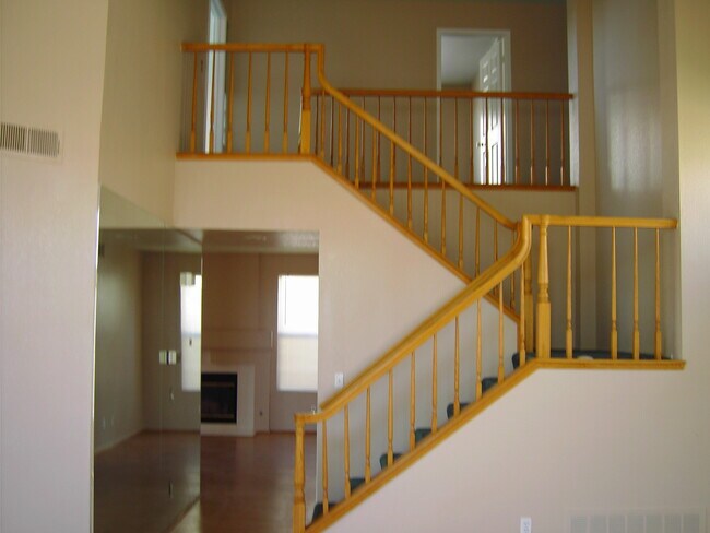 Foto del edificio - 8955 Digger Pine Dr