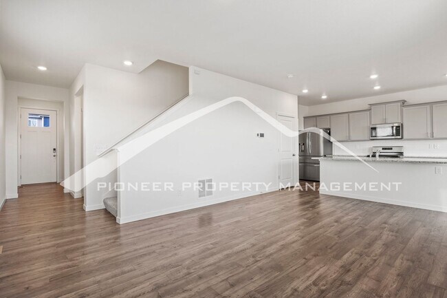 Foto del edificio - Modern 4-Bed, 2.5-Bath Home with 2 car gar...
