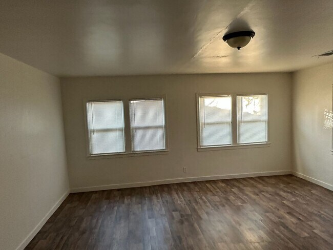 Foto del edificio - 680 E Ventura Ave