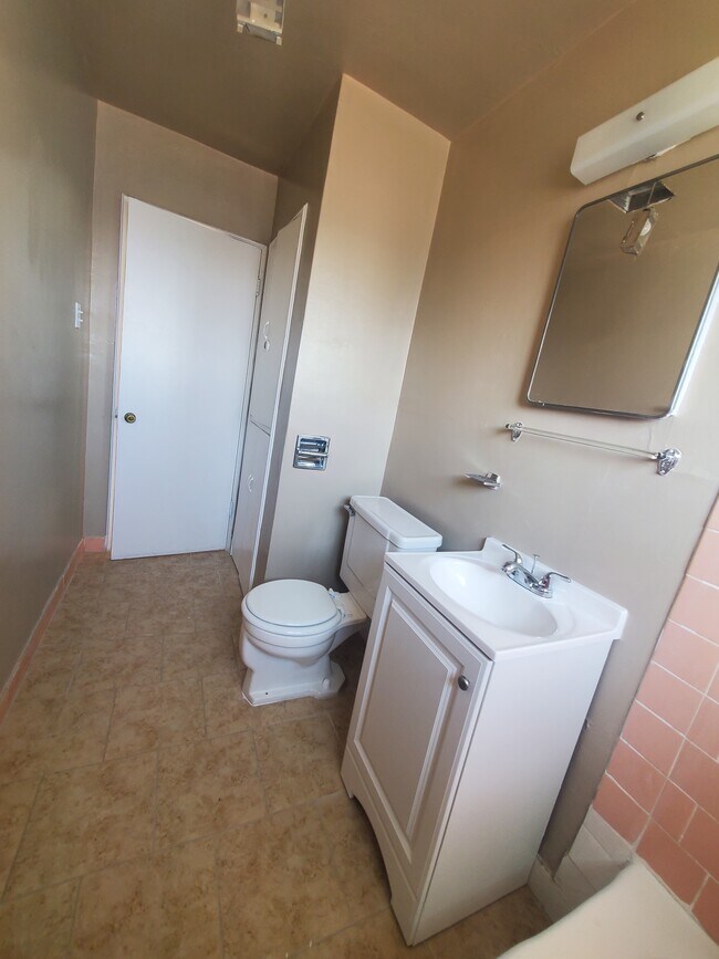 Bathroom - 3630 Keltner Ave
