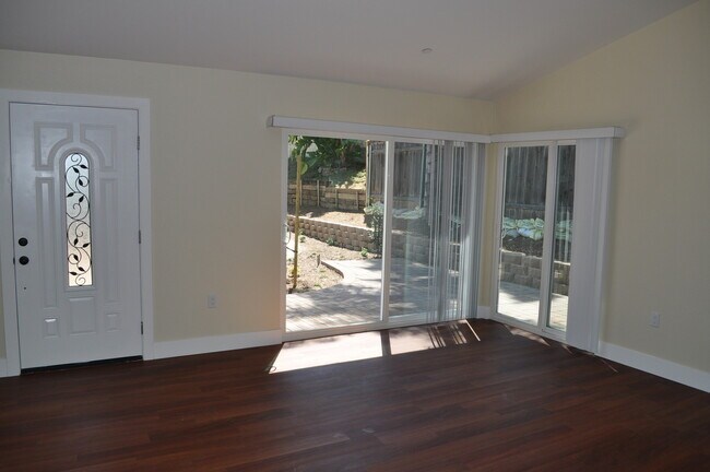 Foto del edificio - 2 Bed, 2 Bath Unit in Cardiff By The Sea