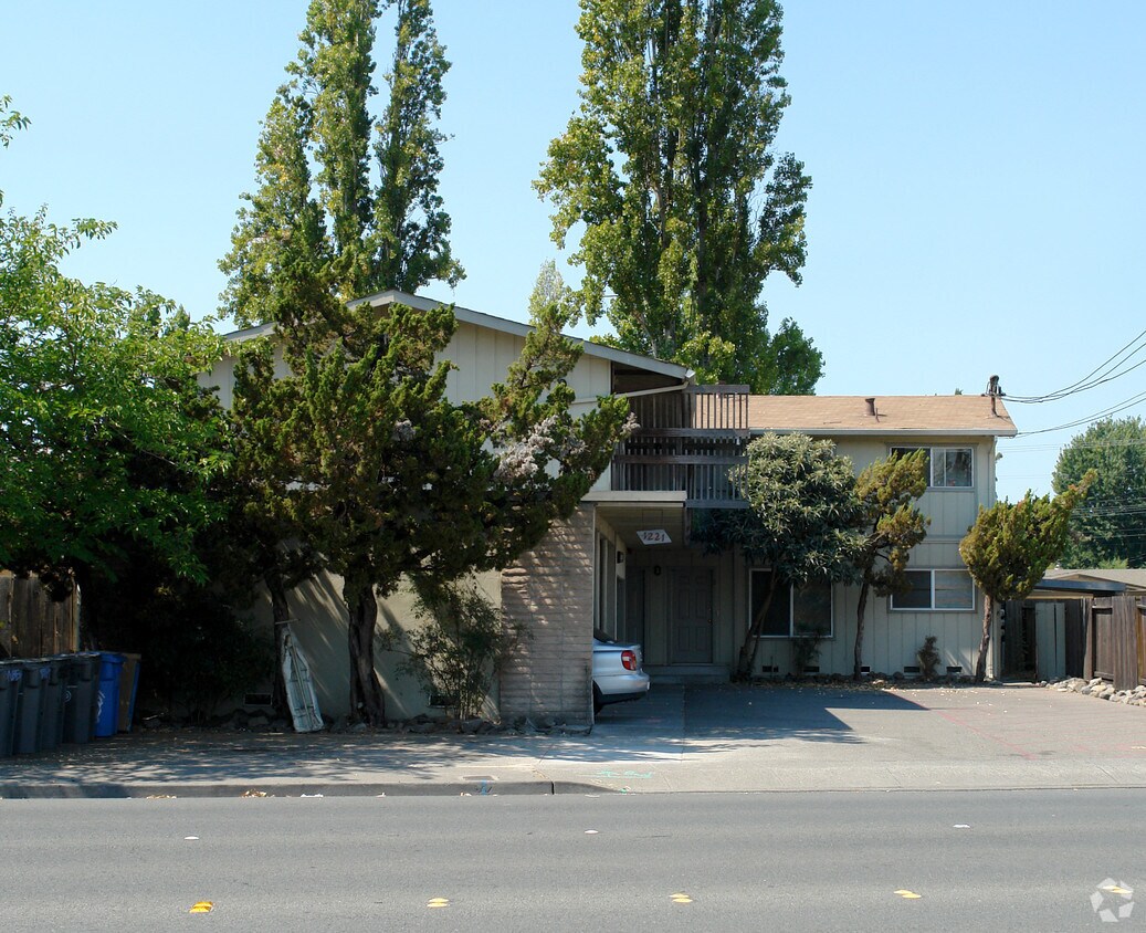 Building Photo - 1221 Yulupa Ave