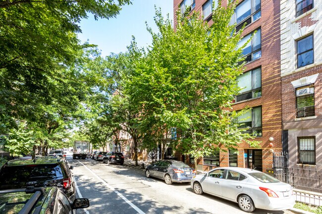 Foto del edificio - 311 E 105th St