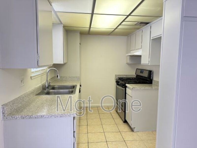 Primary Photo - 1105 Clark St