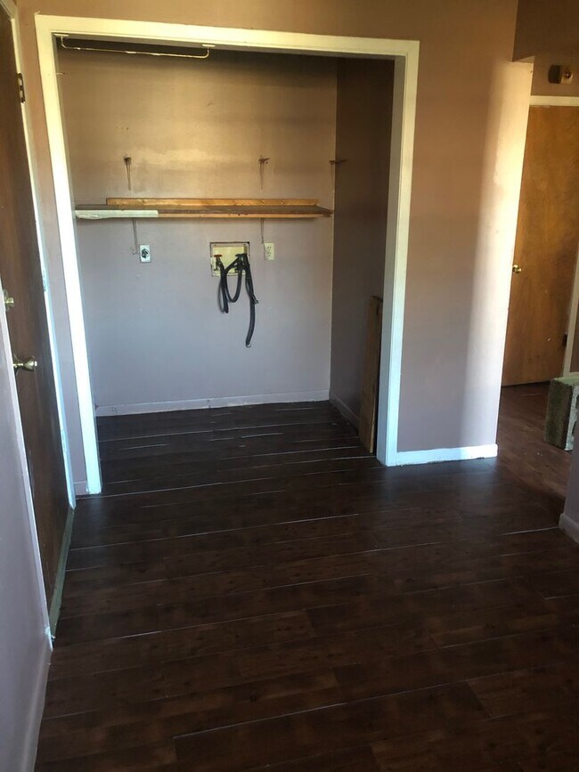 Foto del edificio - 249 E Gregg St