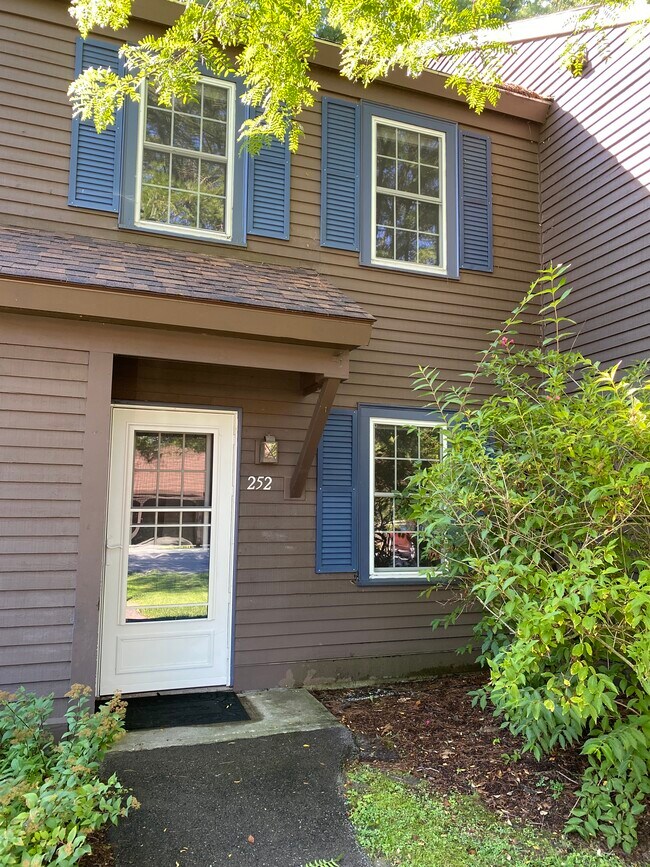 252 Twin Oaks Ter Unit 252, South Burlington, VT 05403 Condo for Rent