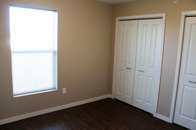 Building Photo - 200 E US-34