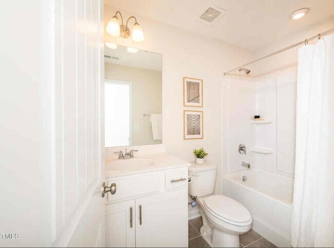 Foto del edificio - 6739 Hardwick Ln