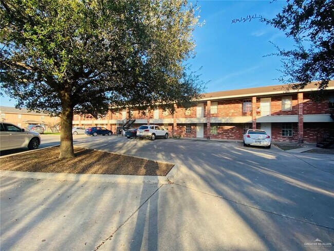 Foto del edificio - 402 Gastel Cir