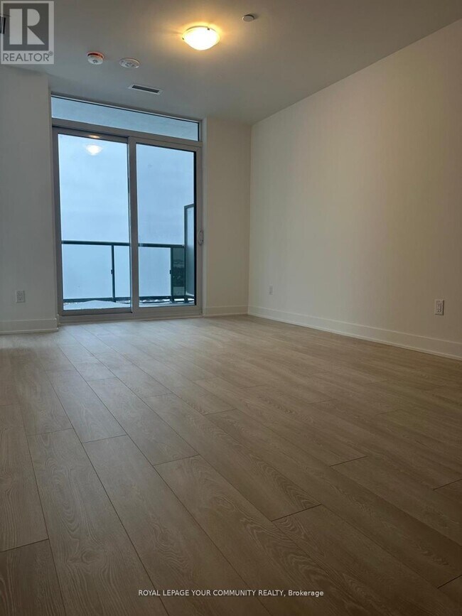 Photo du bâtiment - 2545-2545 Simcoe St N