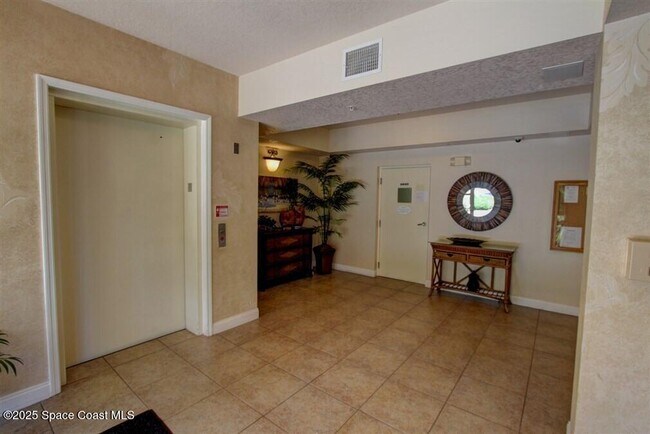 Foto del edificio - 8921 Lake Dr