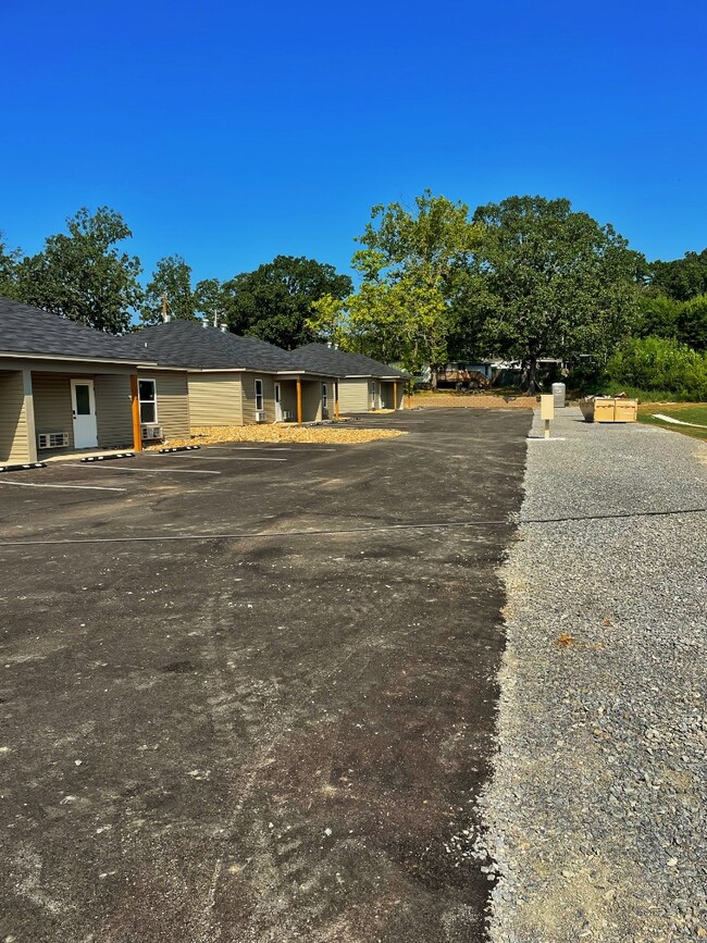 Foto del edificio - 2604 Hurricane Lake Rd