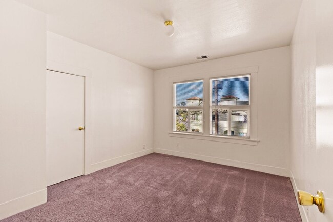 Building Photo - Utilities Included! 3 Bedrooms with Bonus ...
