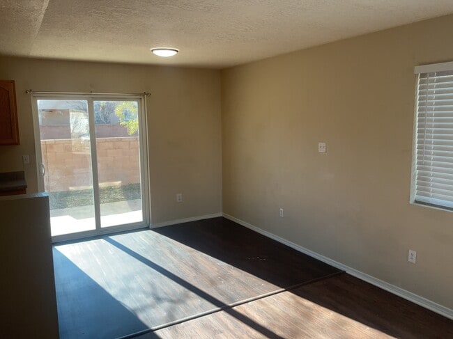 Foto del edificio - 3752 Rancher Loop NE