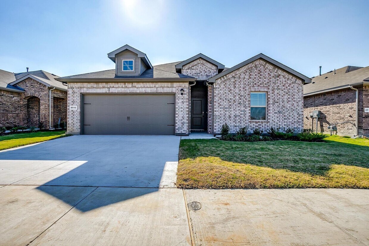 Foto principal - Beautiful Home in Highly Desired Bailey Pa...