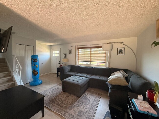 Building Photo - Comfortable Living in the Heart of Broomfield