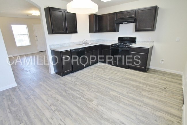 Foto del edificio - 6138 Peaceful Ridge Dr